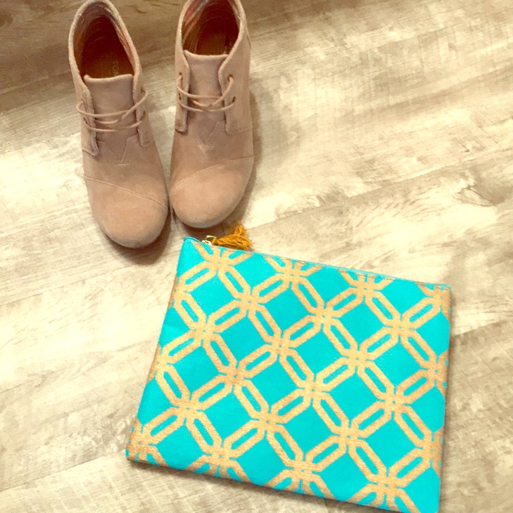 Blue and gold clutch